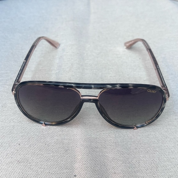QuayAustralia High Profile Sunglasses - Picture 3 of 11